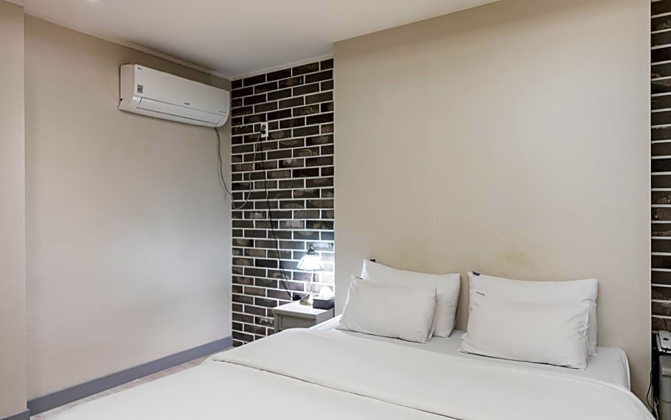 Hwaseong Wolmun Lavender Onchen Hotel