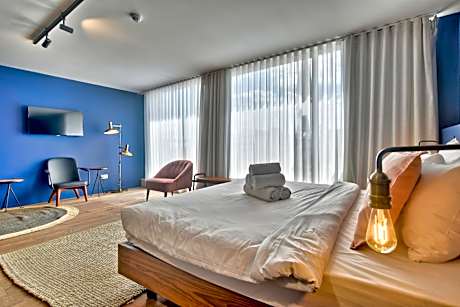 Suite with Hot Tub