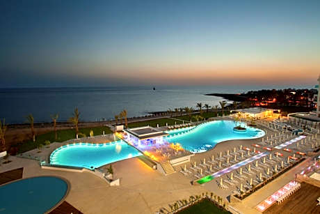 King Evelthon Beach Hotel & Resort