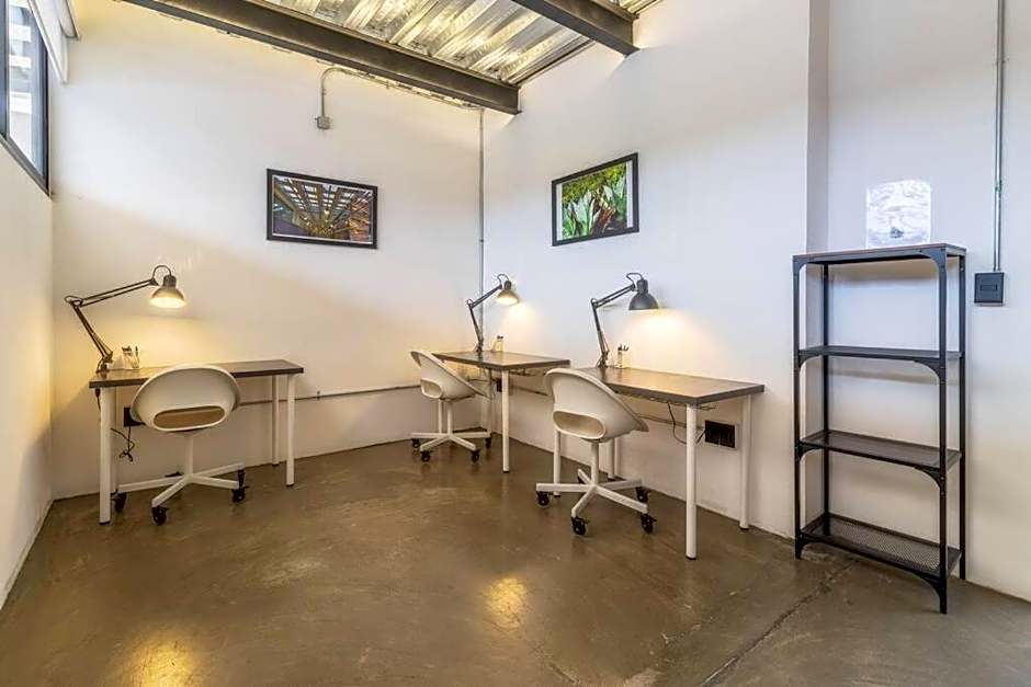 L102 New studio apt 1Bdrm 1bath AC Rooftop