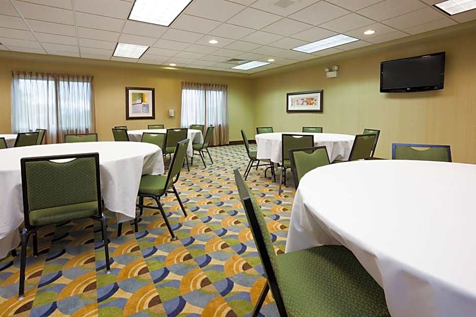 Holiday Inn Express & Suites Verona By IHG