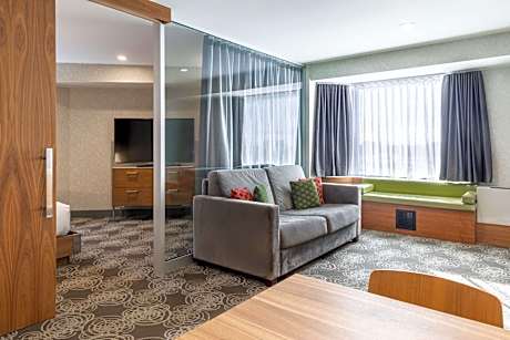 Deluxe King Suite with Jetted Tub and Kitchen