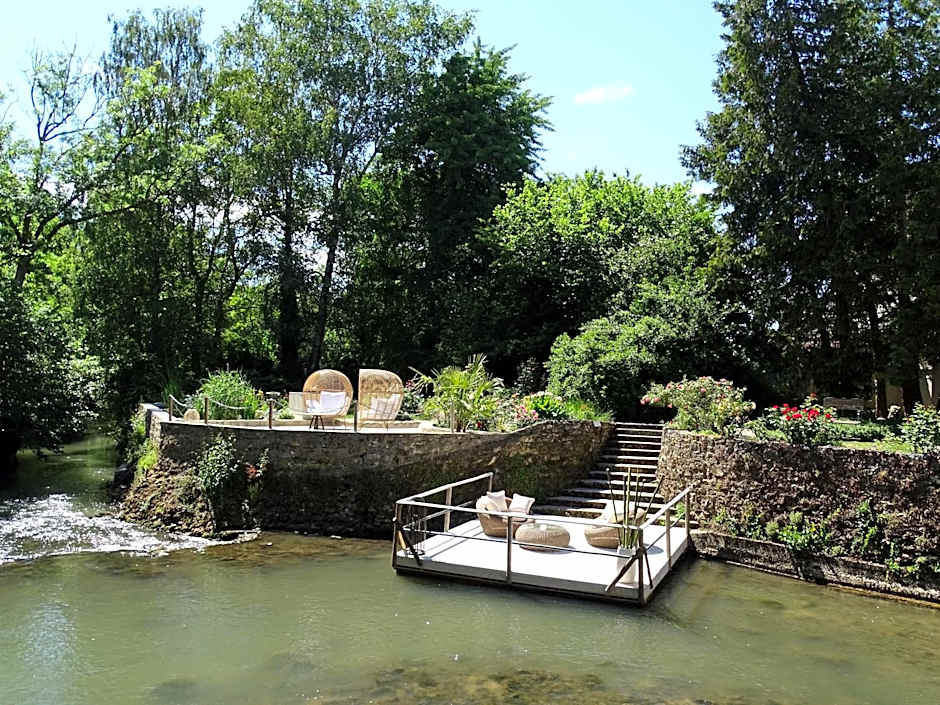 CHARME AU FIL DE L'EAU