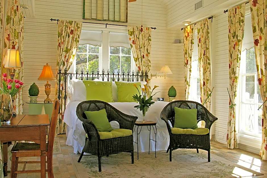 Photo 1 of 6 of Executive Suite