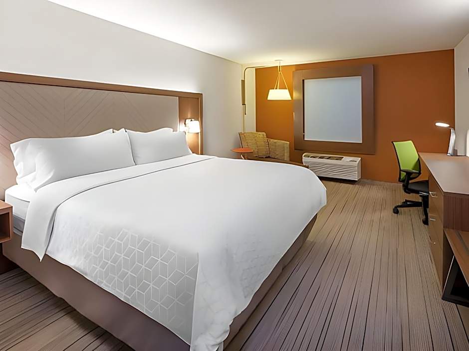 Holiday Inn Express & Suites Junction City By IHG