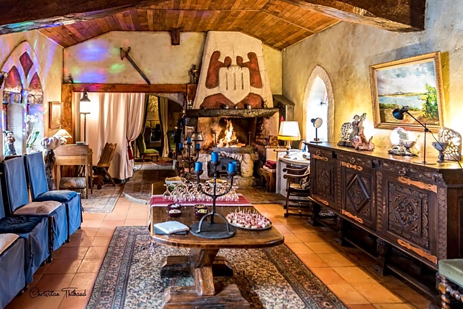 Suite Médiévale 40m2 chambre d' hôte du Mas Fabrègue