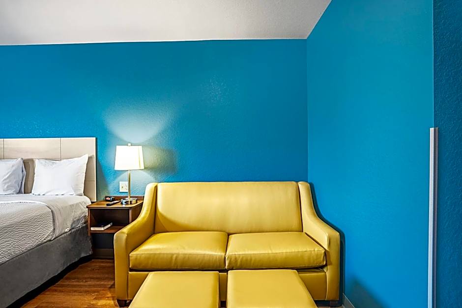 WoodSpring Suites Naples