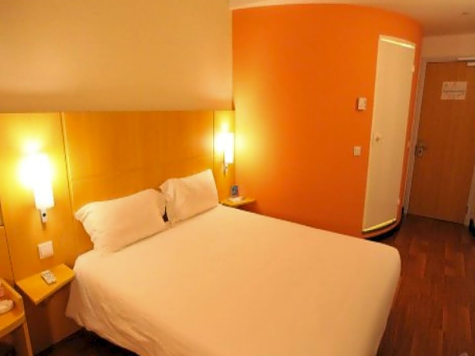 Ibis Ningbo Qian Hu Hotel