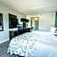 HomeTowne Studios by Red Roof San Antonio - SeaWorld Northwest