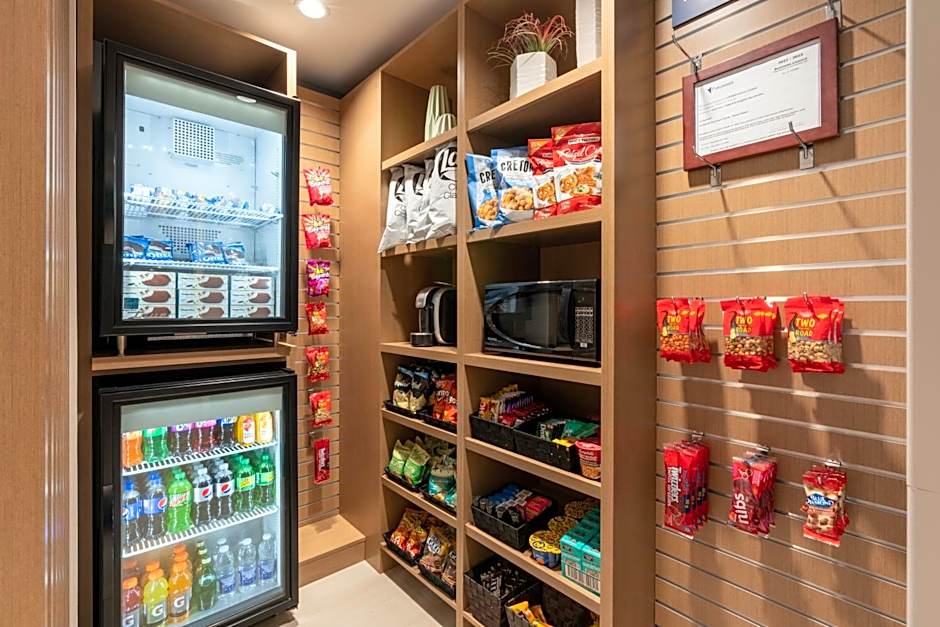 Holiday Inn Express & Suites Vaughan Southwest By IHG