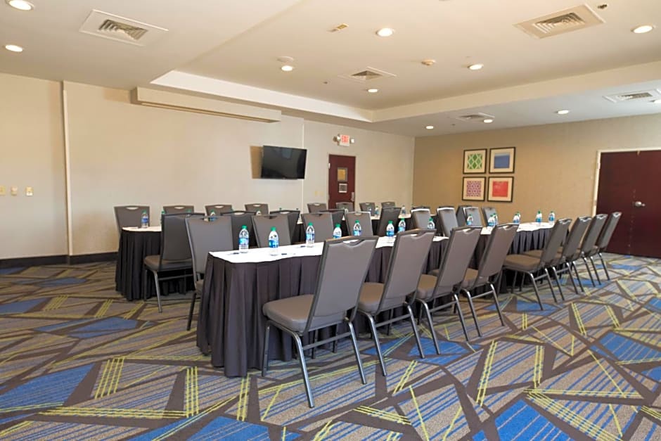 Holiday Inn Express Hotel & Suites Clinton By IHG