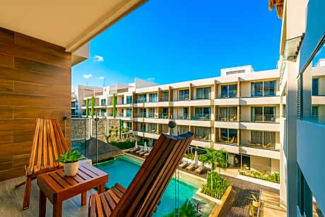 Standard King Room with Pool View