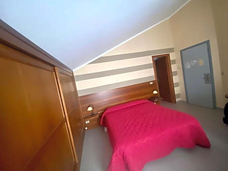 Large Single Room