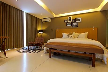 Suite Room with Bathtub