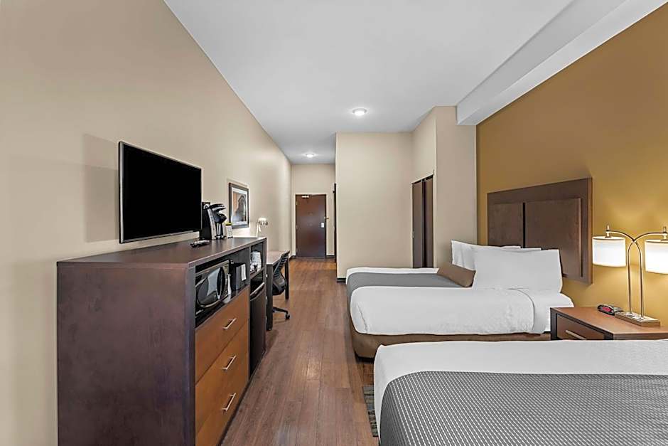 Best Western Plus Lacombe Inn & Suites