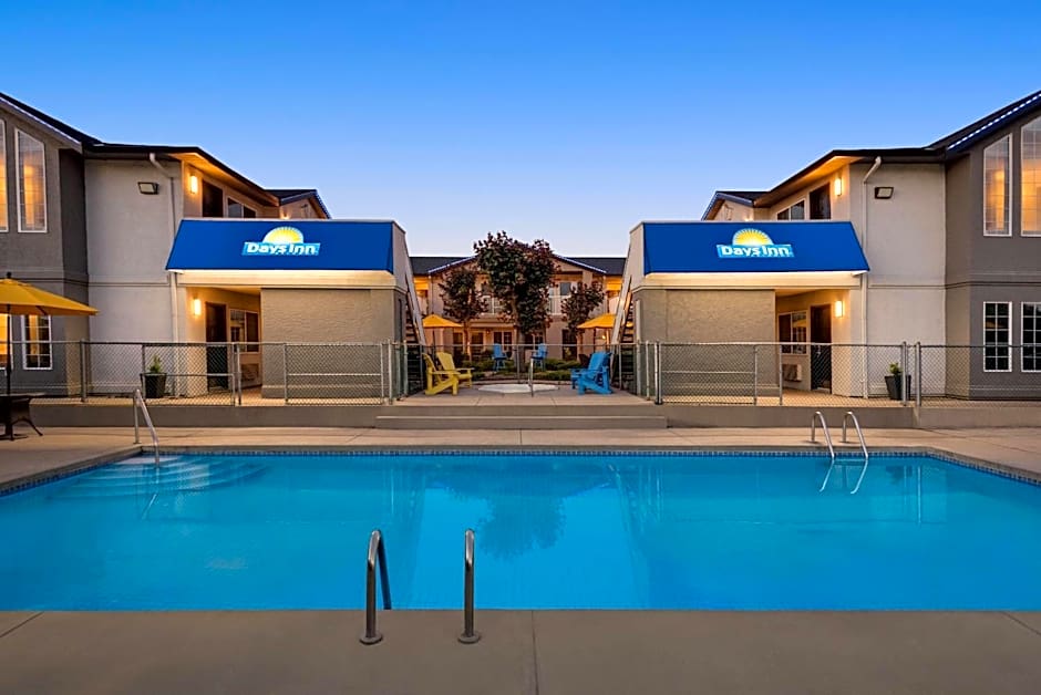 Days Inn by Wyndham Kelowna