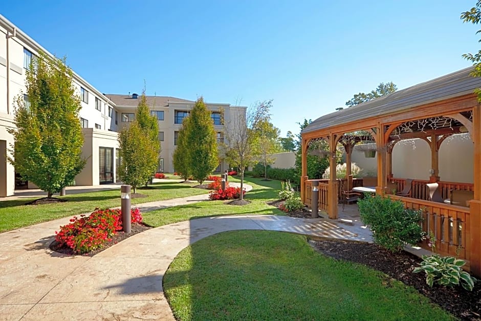 Courtyard Wall at Monmouth Shores Corporate Park