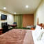 OYO Pinewood Inn & Suites Silsbee