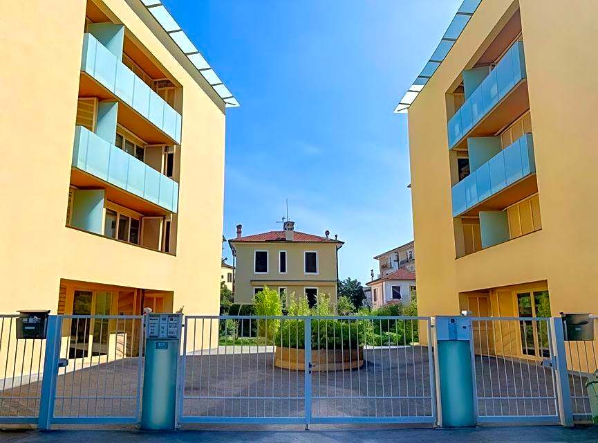 Giallomango Apt in Lucca