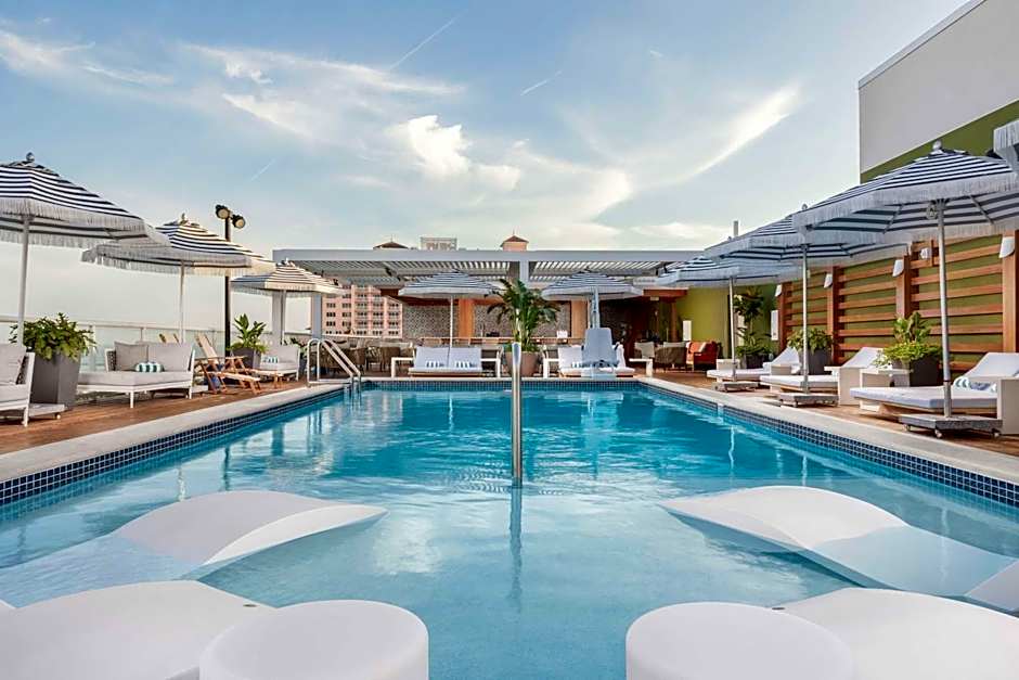 The Hiatus Clearwater Beach, Curio Collection by Hilton