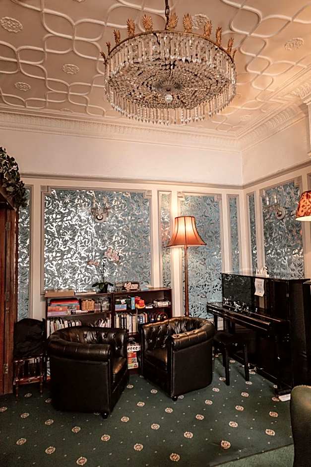 London Visitors Hotel