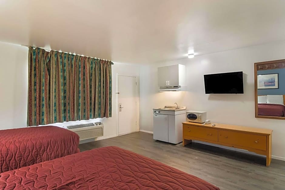 Rodeway Inn & Suites Sidney Historic Downtown I-80