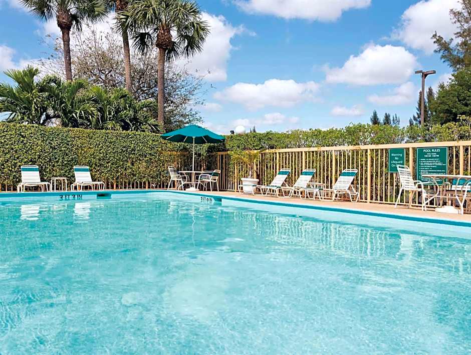 La Quinta Inn & Suites by Wyndham West Palm Beach - Florida Turn