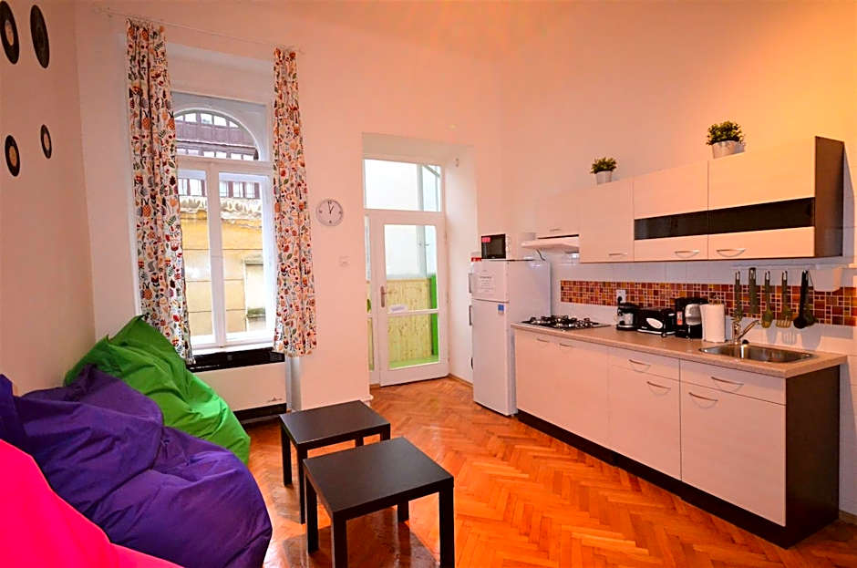 Travel&Joy backpackers