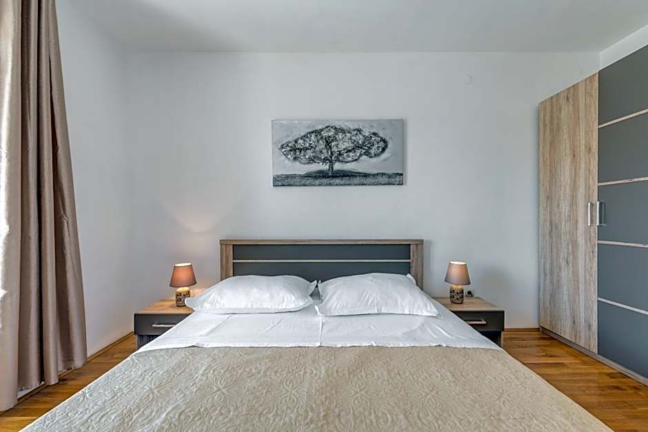 Apartment Renata + PRIVATE swimming pool in SPLIT