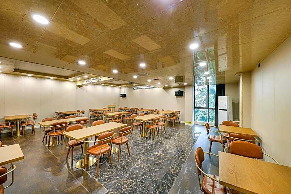 James Joyce Coffetel Xishuangbanna Poshui Square Manjinglan Ancient City