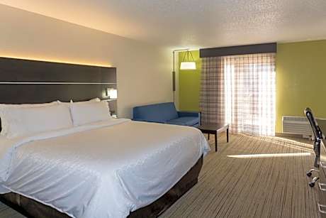 Standard King Room with Pool View