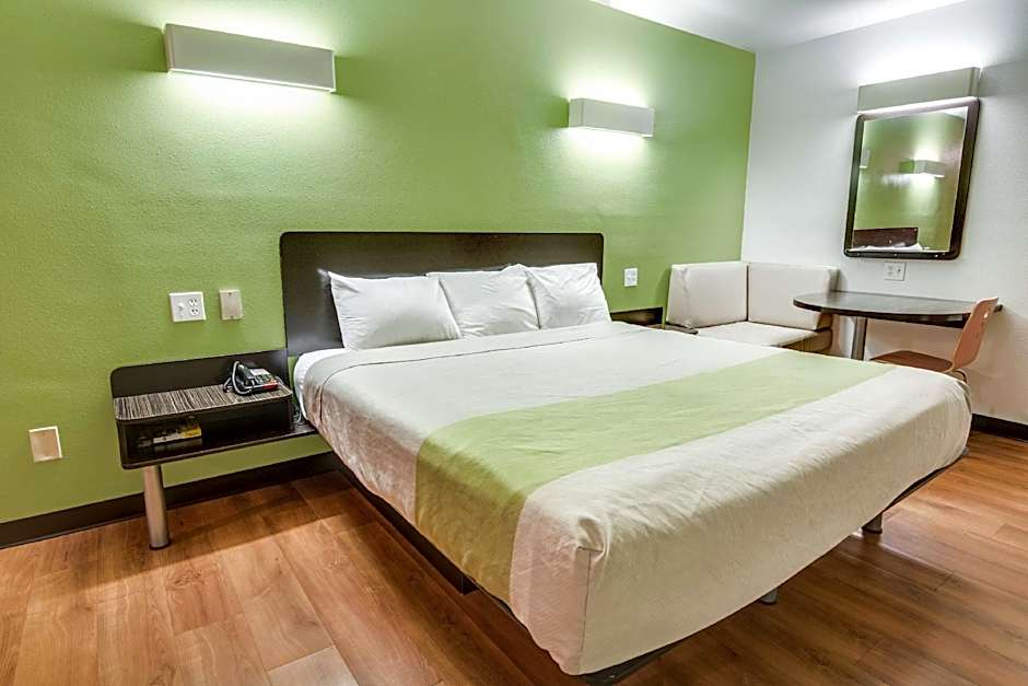 Photo 1 of 4 of 1 King Bed, Mobility Accessible, Bathtub, Smoking