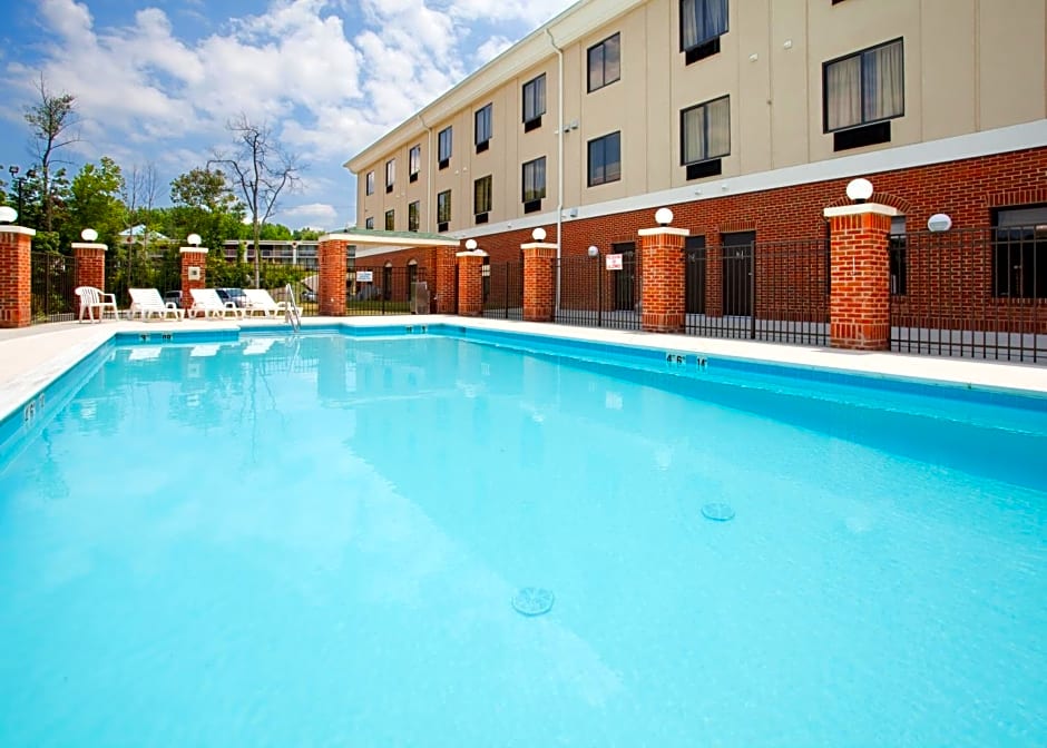 Holiday Inn Express Hotel & Suites Greensboro-East By IHG