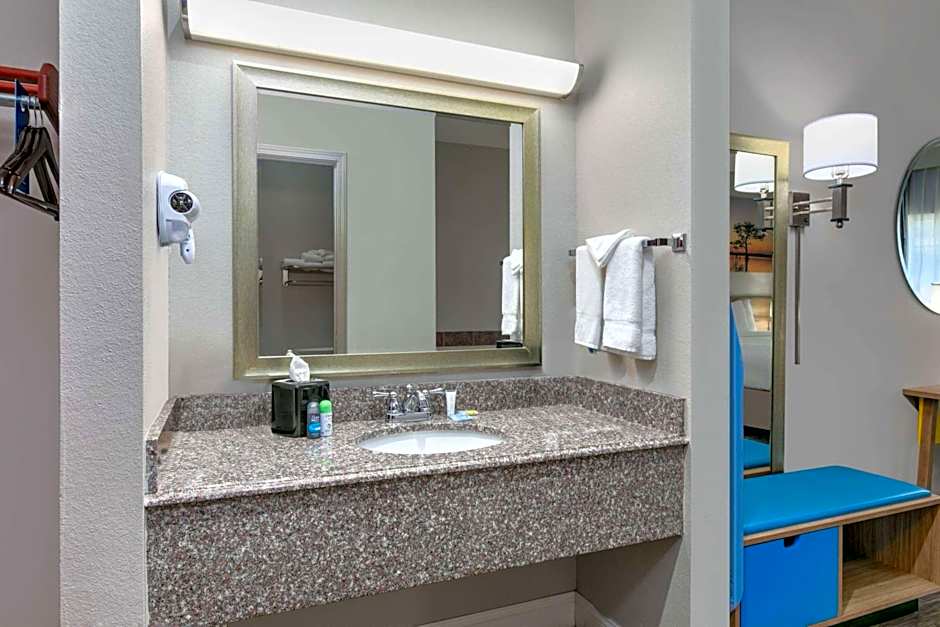 Days Inn & Suites by Wyndham Cabot