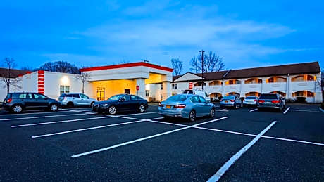 Travelodge by Wyndham Bellmawr