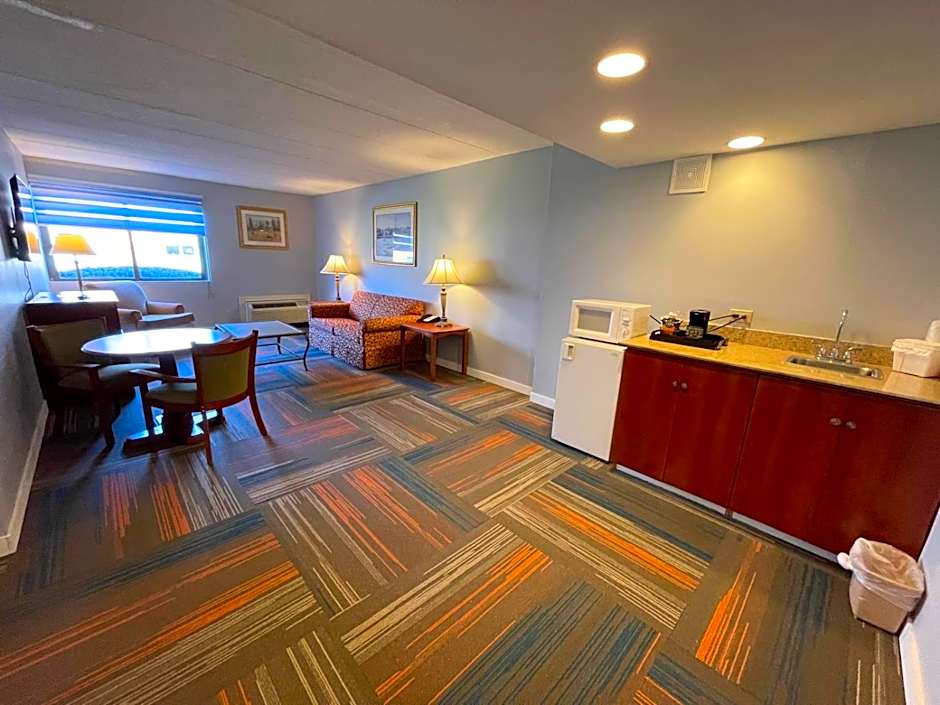 Mystic River Hotel & Suites