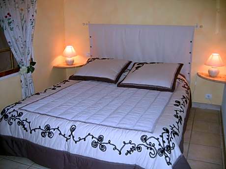 Apartment with Garden View