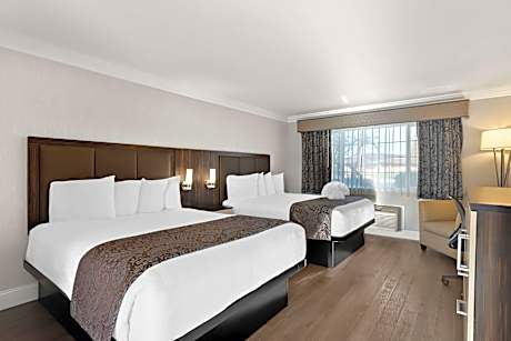 2 Queen Beds Non-Smoking Microwave And Refrigerator Wi-Fi Full Breakfast