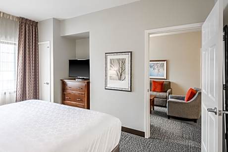 1 Queen 1 Bedroom Suite