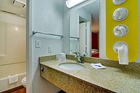 Deluxe Queen Room with Two Queen Beds - Non-Smoking