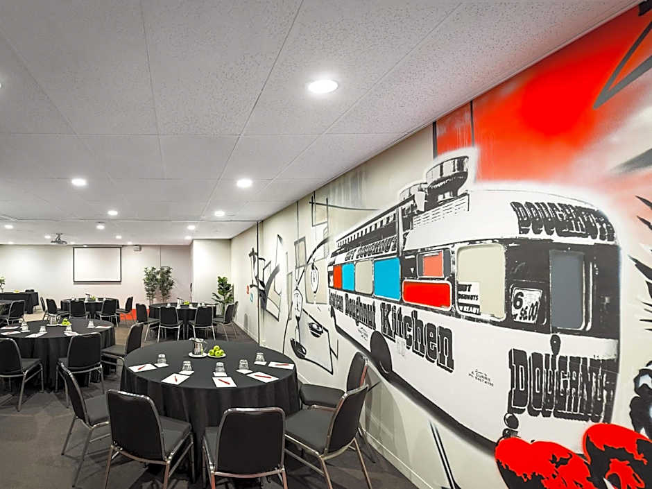 ibis Melbourne Hotel and Apartments