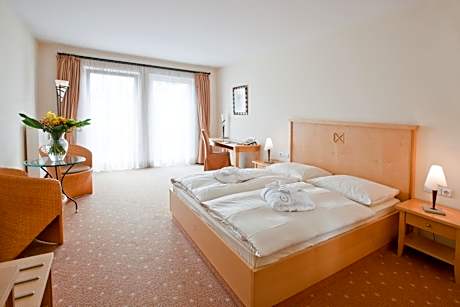 Park, Sleep & Fly Offer - Standard Double Room