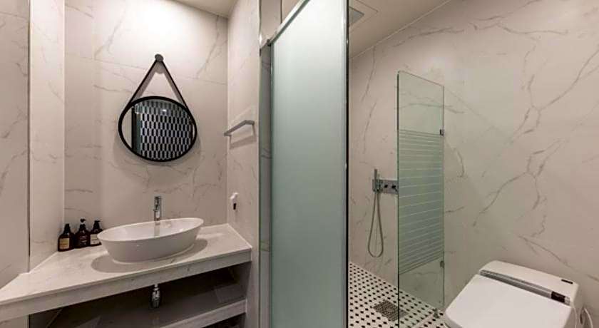 Brown-Dot Hotel Deokcheon