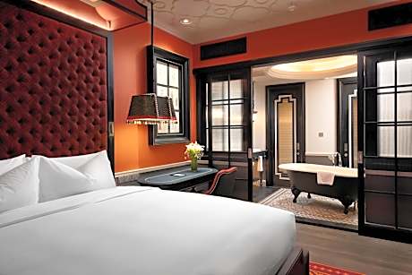 Deluxe King Suite