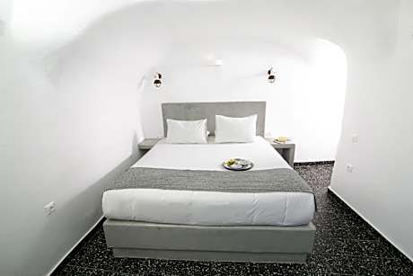 Hidden Gem Villa with Caldera View and Private Pool