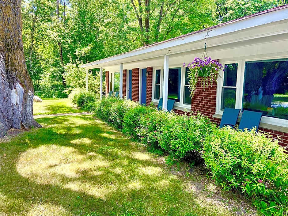 Elk Rapids Lakeshore Inn