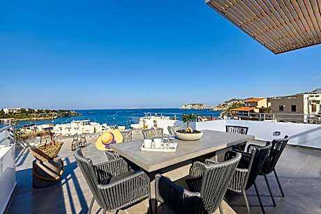Deluxe Suite with Sea View