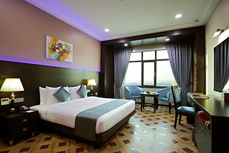 Deluxe King Room or Twin City View