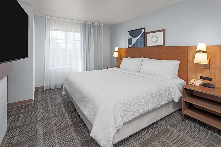 Staybridge Suites Lansing-Okemos By IHG
