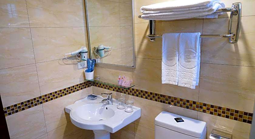 Gin Jian Commerical Hotel